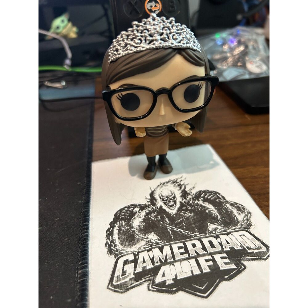 Funko POP! Television The Big Bang Theory Farrah Fowler with Tiara # 779 RARE